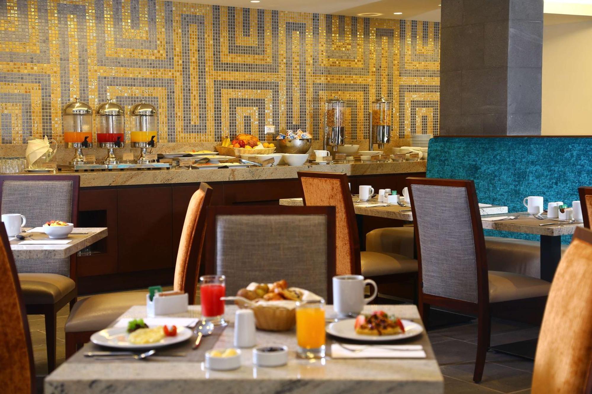 Hilton Garden Inn Куско Экстерьер фото